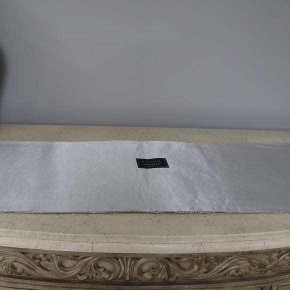 TAHARI HOME BEADED & SEQUINS CENTERPIECE TABLE RUNNER - 13x36 - NEW -SILVER/GOLD - Picture 5 of 7